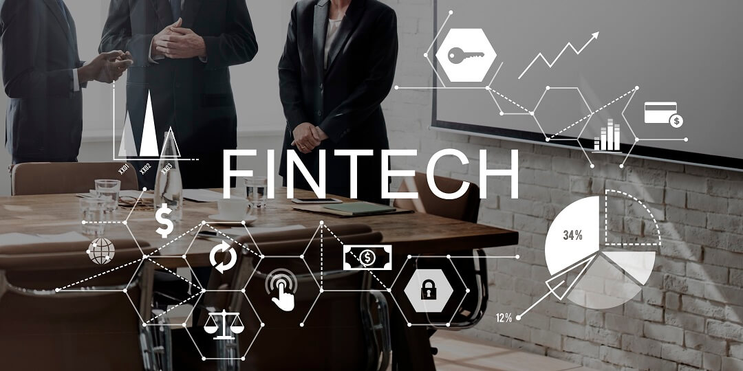 ejecutivos itsense trabajando en software fintech para procesos financieros existentes