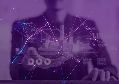 Imagen de hombre manipulando tecnología