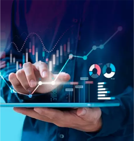 Hombre analizando datos - Data Science solution